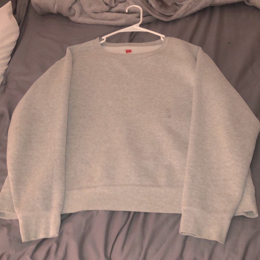grey crew neck